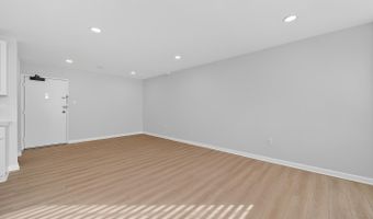 4390 LORCOM Ln 410, Arlington, VA 22207