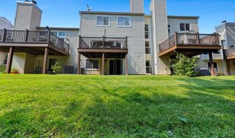 1710 Ridgeview Circle Dr, Ballwin, MO 63021