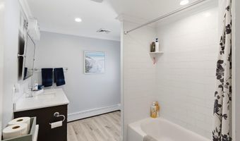 45 Compton St, Belford, NJ 07718