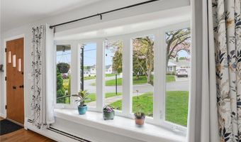 13 Garden Dr, Lincoln, RI 02865