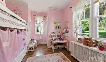 9 Colonial Pl, Asheville, NC 28804