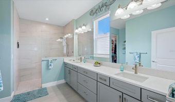 6230 ROADSTEAD Ct, Apollo Beach, FL 33572