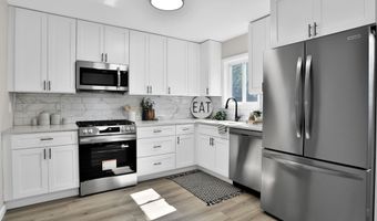 520 East Rd, Belford, NJ 07718