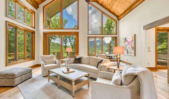 35 Crestview Ln, Banner Elk, NC 28604