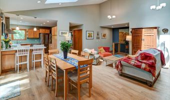 2877 Glacier Valley Rd, Fitchburg, WI 53711