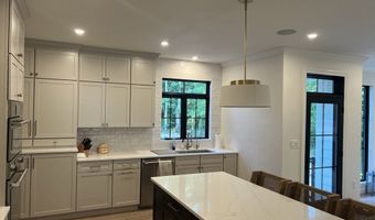 10 Ferry Ln, Berkley, MA 02779