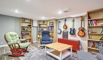 25 Belton Dr, Barrington, RI 02806