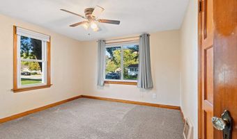 1833 N OWAISSA St, Appleton, WI 54911