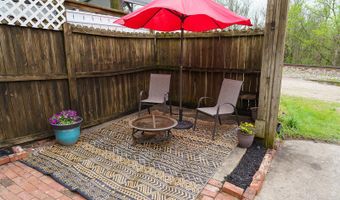 117 W Main St, Ash Grove, MO 65604