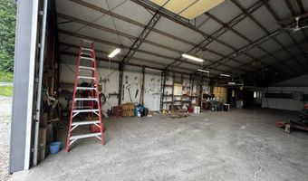 3702 Round House Rd, Aurora, MO 65605