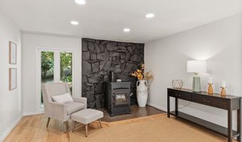 22276 VAUGHN Rd, Veneta, OR 97487
