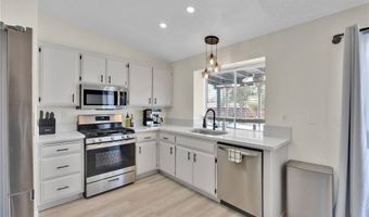 14769 Nanticoke Rd, Apple Valley, CA 92307