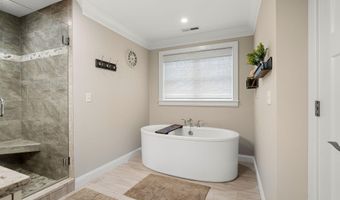 10 Lilac Ct, Bedford, NH 03110