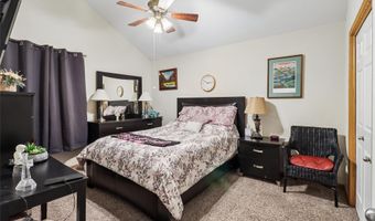 1132 10th Ave NW, Altoona, IA 50009