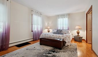 10 Colonial Dr, Clinton, CT 06413
