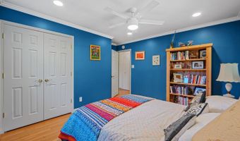 5929 AVON Dr, Bethesda, MD 20814