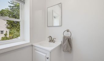 53 Prospect St, Bloomfield, CT 06002