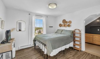 40 Hillview Dr, Bangor, ME 04401