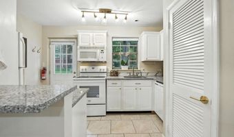 1305 E ABINGDON Dr 2, Alexandria, VA 22314
