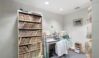 970 Hope St, Bristol, RI 02809