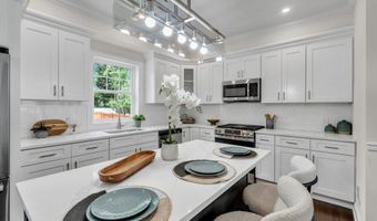 41 Avondale Ln, Aberdeen, NJ 07747