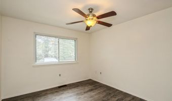 615 Broadway 37, Amityville, NY 11701