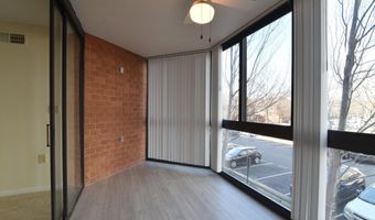 1001 N RANDOLPH St 215, Arlington, VA 22201