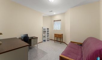 608 N Riverwood Cir, Brandon, SD 57005