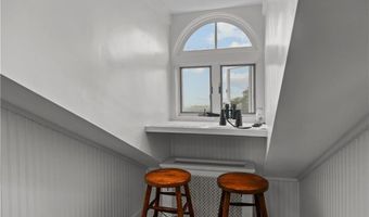 718 Bellevue Ave 5, Newport, RI 02840
