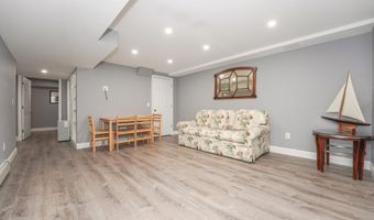 240 Oak St, Centerville, MA 02632