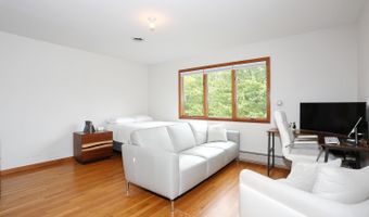 3 Larissa Ct, Airmont, NY 10952