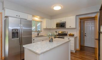 805 31st Ave, Middle Amana, IA 52203