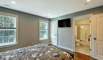 1 W Farm Rd, Smithfield, RI 02917