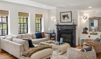 27 High St 2, Newport, RI 02840