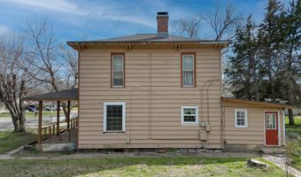 825 N 7th St, Arkansas City, KS 67005
