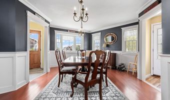 25 Meadow Ln, Amityville, NY 11701