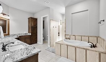 927 Friendship Rd, Weatherford, TX 76085