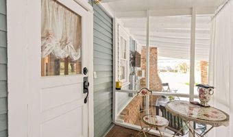 8916 Eastwood Dr, Abbeville, LA 70510