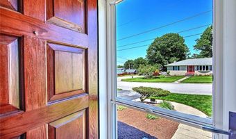 62 Meadowcrest Dr, Cumberland, RI 02864