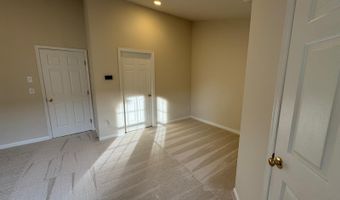 5025 MURTHA St, Alexandria, VA 22304