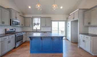 1632 N 157th Ln, Basehor, KS 66007
