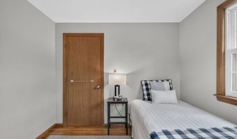 10 Hemlock Rd, Andover, MA 01810