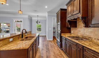709 Champagne Dr, Biloxi, MS 39532
