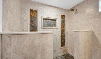 5516 Raceview Ave, Cincinnati, OH 45248