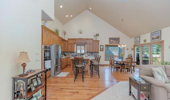 932 Emerald Pines Dr, Arnolds Park, IA 51331