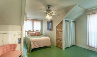 111 4th St, Apalachicola, FL 32320
