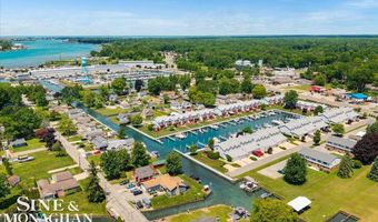 447 Ruskin Dr, Algonac, MI 48001