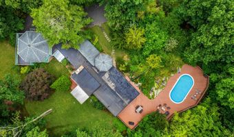 10 Steep Hollow Ln, Cos Cob, CT 06807
