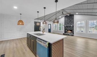 137 Creekview Dr, Woodstock, GA 30188