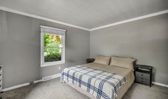 150 Greenbriar Dr, Aurora, OH 44202